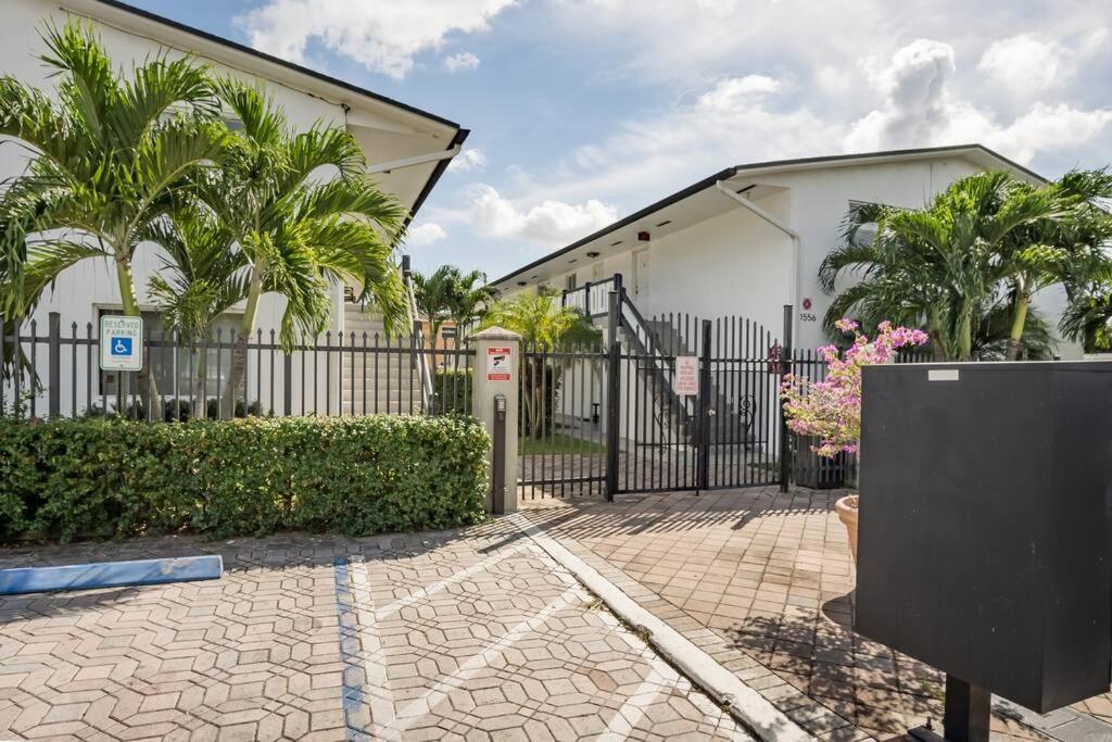 A2 - Endless Summer Vacation Rentals - 3 Bedroom Apartment Close To Casino Fort Lauderdale Exterior photo